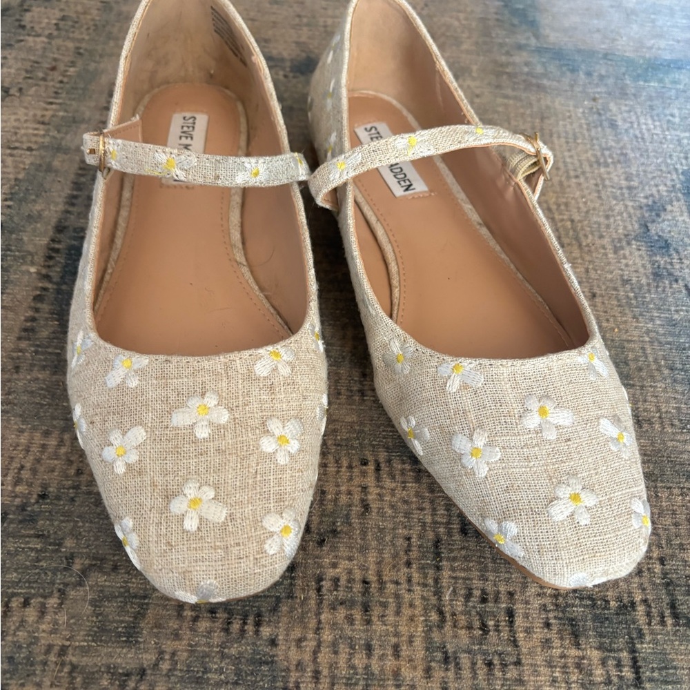 NWOT Steve Madden Floral Tan Mary Jane Shoes sz 8